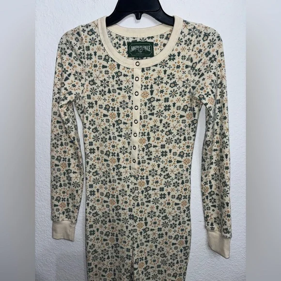 American Eagle Waffle Long-Sleeve Relaxed Fit Holiday Onesie - Picture 3 of 6